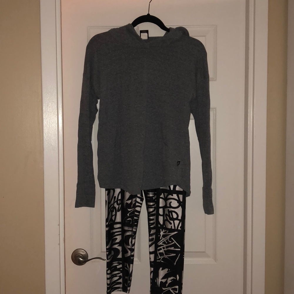 Pull over and workout crop pants